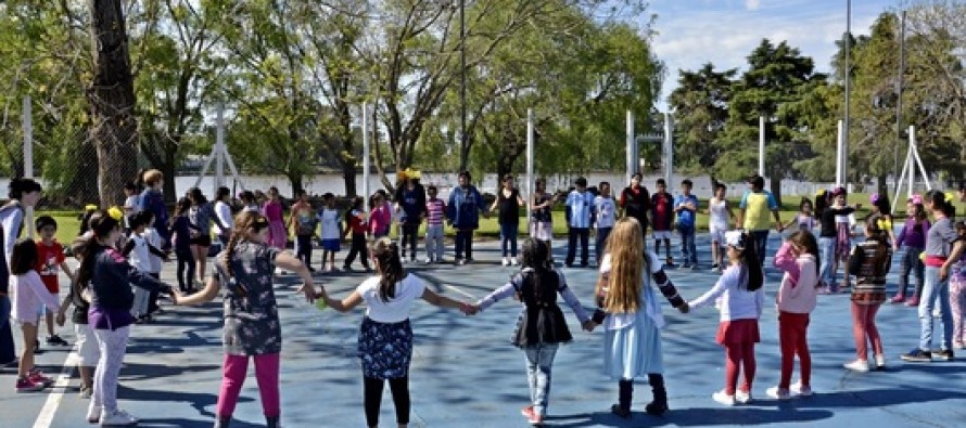 Los chicos de los CEIM celebraron el Día de la Primavera en el Polideportivo N° 3
