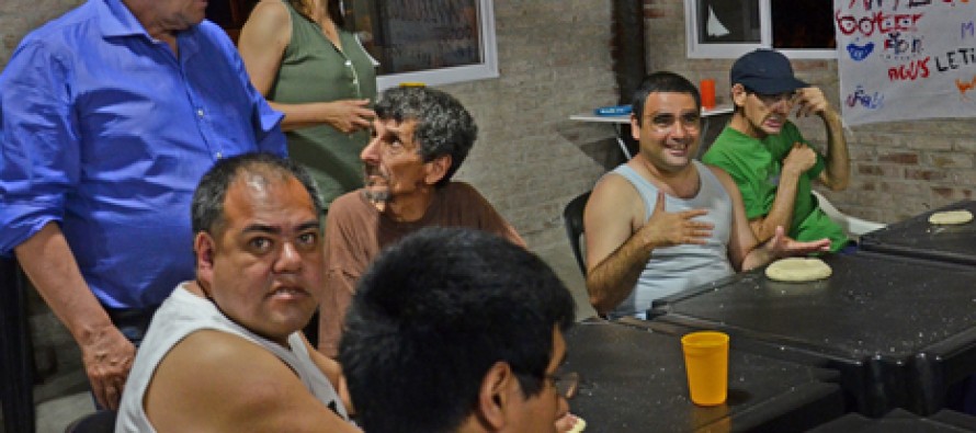 Especiales de campamento: amasaron pizzas en el Polideportivo N°3