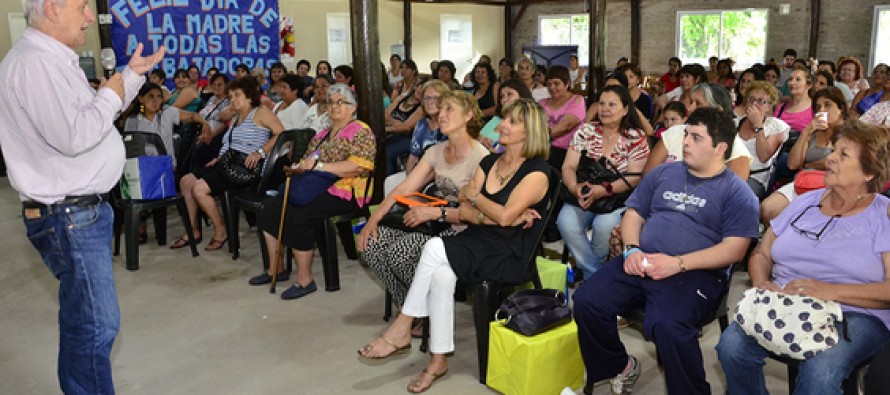 El Municipio homenajeó a las trabajadoras vecinales en el Polideportivo N° 3