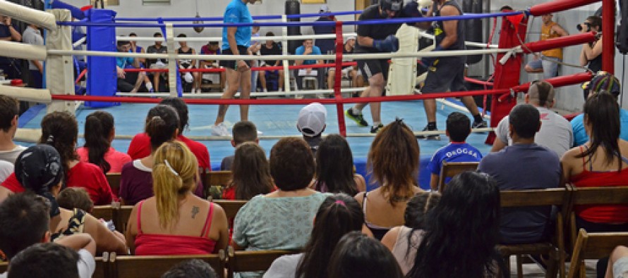 Exhibición de la Escuela Municipal de Boxeo: tres alumnos de “La Pantera” Farías llegarán al amateurismo
