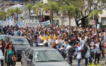 Manifestación en contra de la violencia hacia los docentes