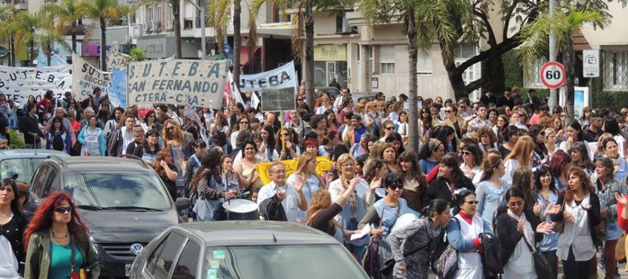 Manifestación en contra de la violencia hacia los docentes
