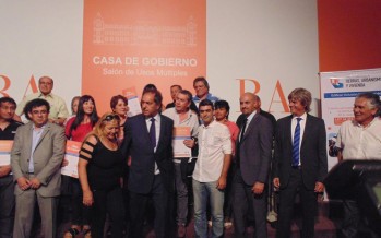 Scioli y Arlía entregaron escrituras a familias de Tigre y San Fernando