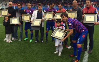 Emotivo reconocimiento al Tigre campeón 2004