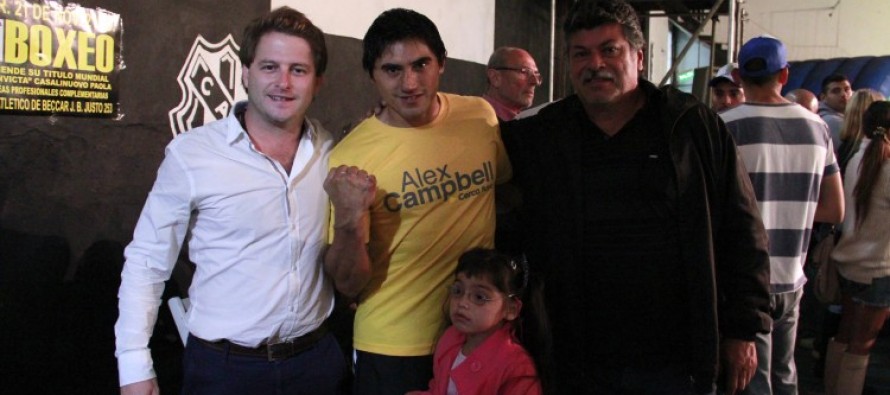Alex Campbell junto al boxeador David López