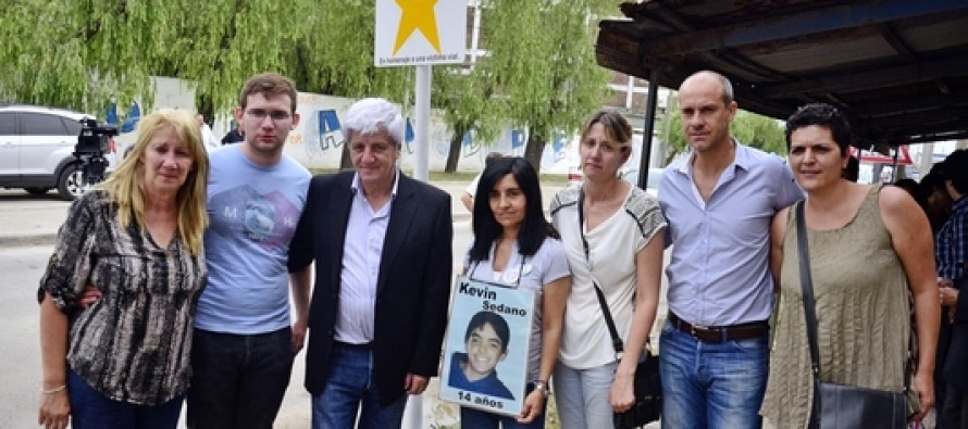 Andreotti acompañó a ‘Madres del Dolor’ con sus dos primeras ‘estrellas viales’