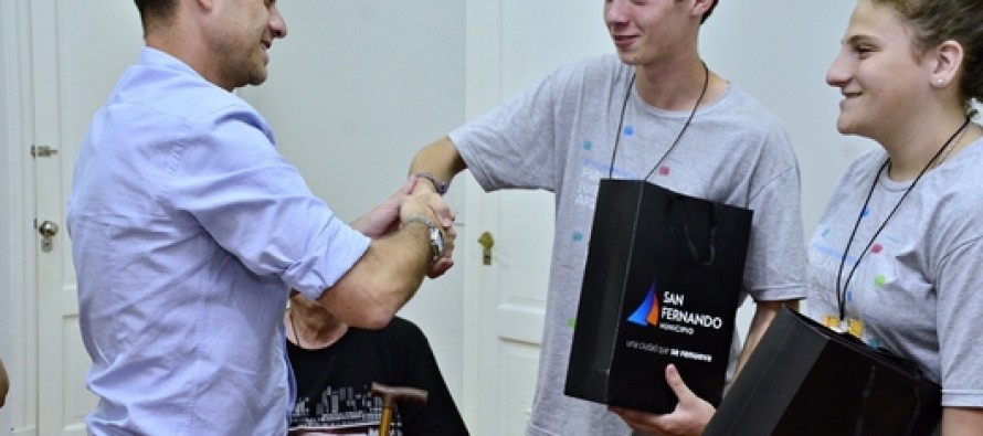 Santiago Aparicio recibió a los jóvenes finalistas del Parlamento Juvenil del Mercosur