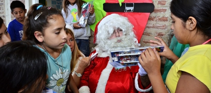 Los chicos recibieron la visita de Papá Noel