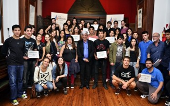 Andreotti entregó certificados a jóvenes que cumplieron pasantías en oficinas municipales