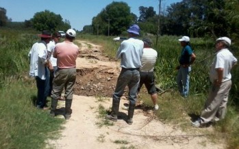 El Municipio y los vecinos isleños repararon un camino dañado por las inundaciones