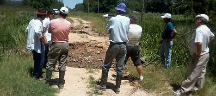 El Municipio y los vecinos isleños repararon un camino dañado por las inundaciones