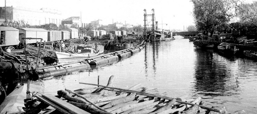 Tren cruzando el puente de hierro (Alberto Muñoz)