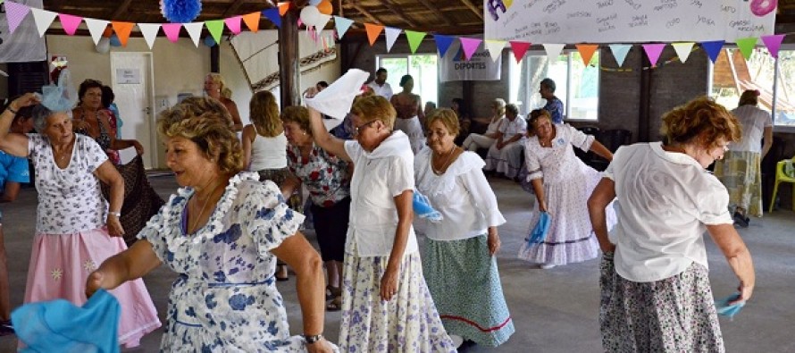La colonia de la Tercera Edad celebra con peñas folklórica y tanguería