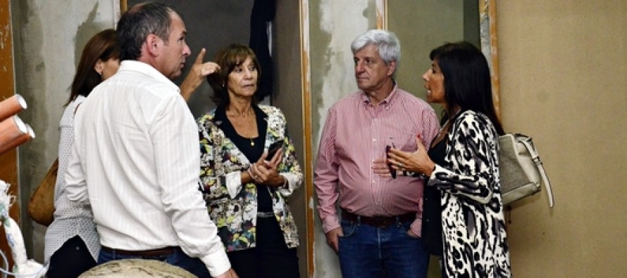 Andreotti recorrió las obras de renovación del Centro de Salud del barrio Fate