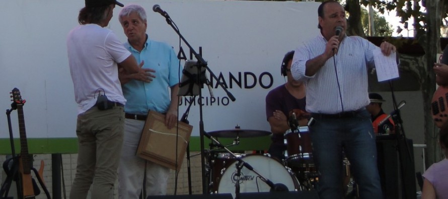 La conducción de “Carna” Crivelli empañó la inauguración del Boulevard de Carlos Casares