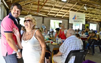 Los abuelos junto a sus nietos participaron del cierre de las Colonias de Verano