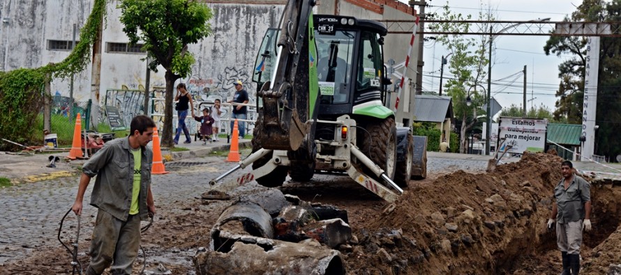 Obras hidráulicas en Sarmiento y Arias