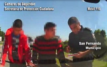 Patrullas municipales detienen a dos personas que circulaban en una moto robada