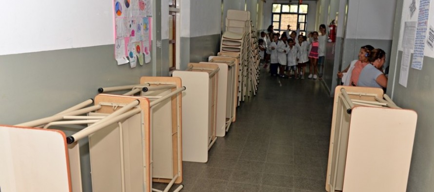 El municipio entregó mobiliario a tres escuelas de jornada extendida