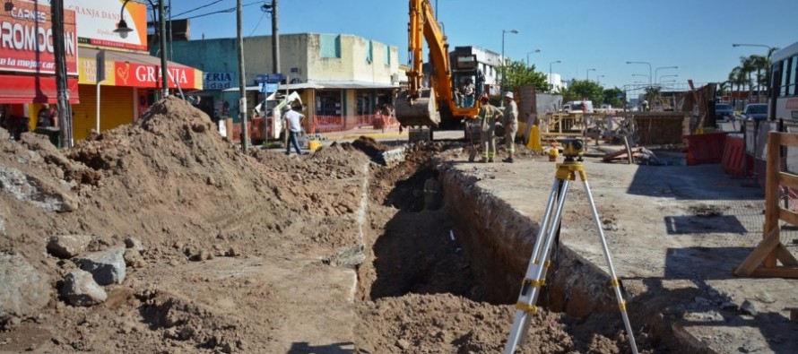 El Municipio prolonga el desagüe principal en la zona del Canal
