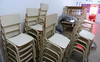 Entrega de mobiliario escolar a la ESB N°2