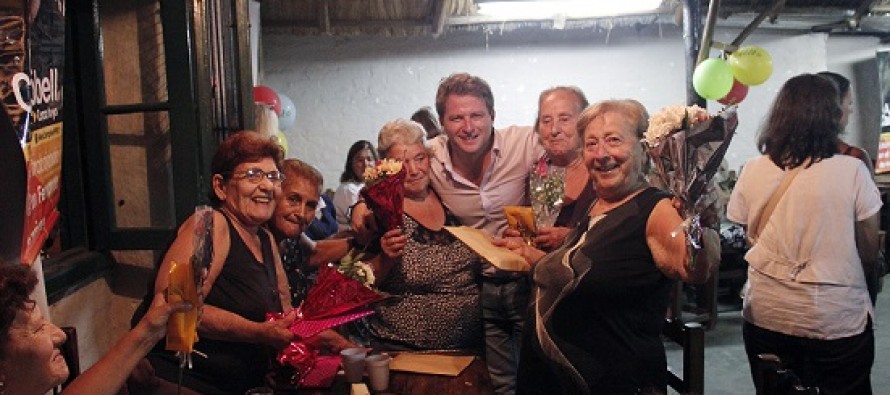 Alex Campbell homenajeó junto a Fernando Niembro a más de 100 mujeres