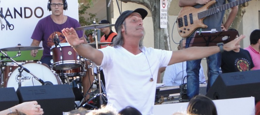 Con un show gratuito de Manuel Wirtz se inauguró el Boulevard de Carlos Casares