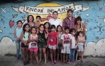 Alex Campbell recorrió distintos barrios junto al actor Segundo Cernadas