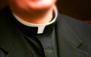 Un falso sacerdote suelto por Victoria