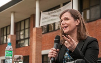 Laura Eason, guionista de House of Cards, brindó una charla en la Universidad de San Andrés