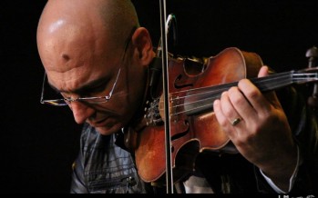 Sami Abadi en concierto en la Boutique del Libro