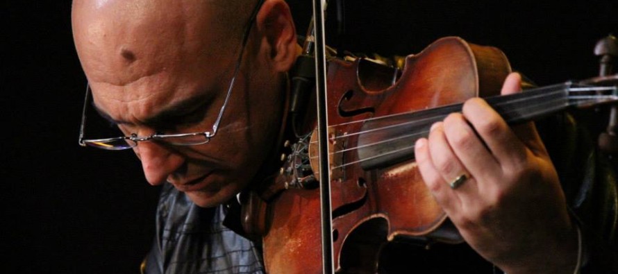 Sami Abadi en concierto en la Boutique del Libro