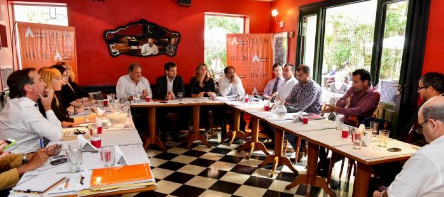 Avanza en la Provincia la creación de una red de radios públicas