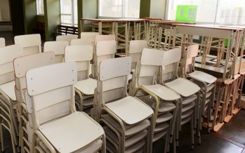Entrega de mobiliario a la Escuela Técnica N° 2