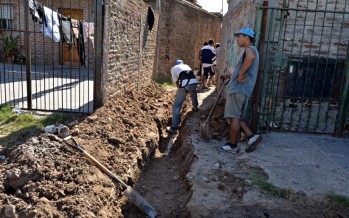 Conectan al barrio San Francisco a la red cloacal y realizan mejoras