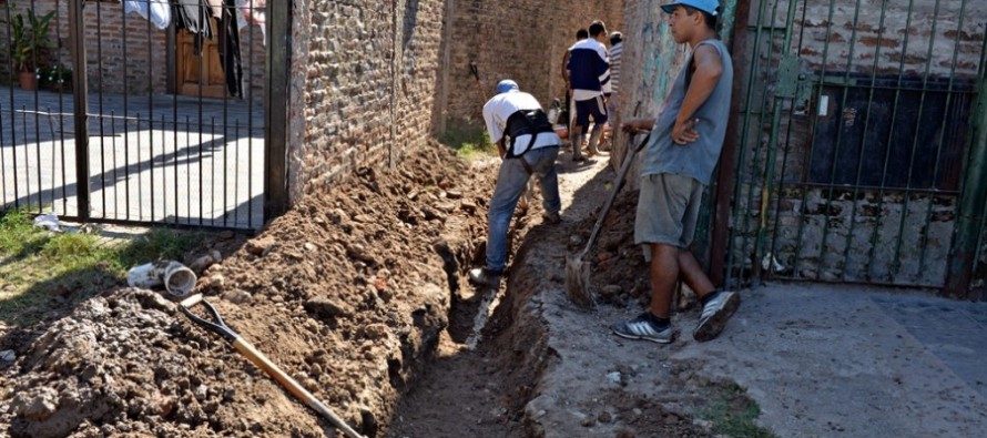 Conectan al barrio San Francisco a la red cloacal y realizan mejoras