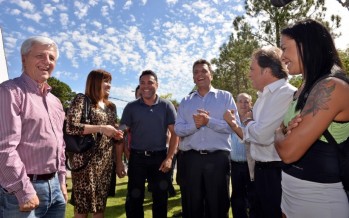 Óscar de la Hoya participó de una exhibición de la Escuela Municipal de Boxeo de San Fernando