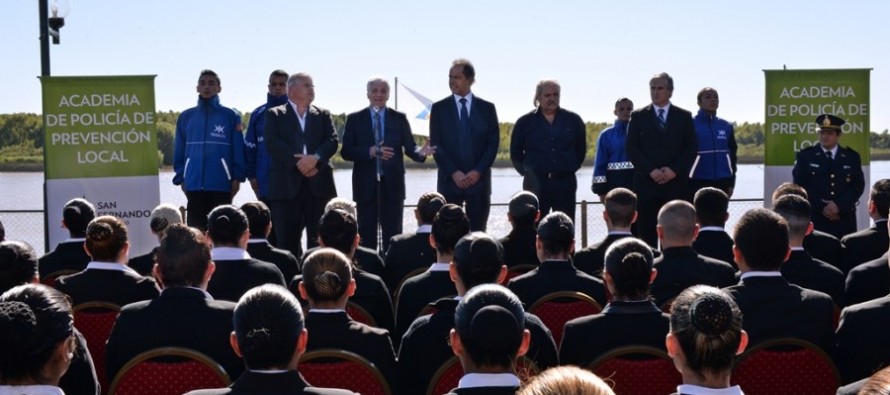 Scioli visitó San Fernando para dar inicio al ciclo lectivo de la Policía Local