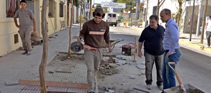 Se reconstruyen las veredas de barrios y centros comerciales de San Fernando
