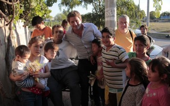 Alex Campbell y Christian Fritz visitaron dos merenderos y un comedor por las Pascuas