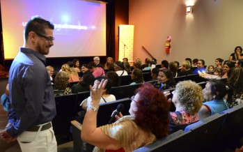 Homenaje a las trabajadoras vecinales en el Teatro Martinelli