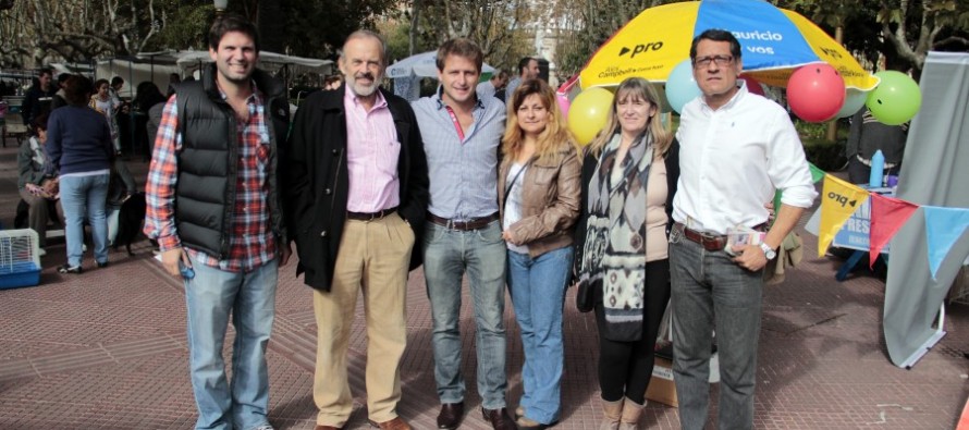 Campbell recorrió la ciudad junto a Eduardo Amadeo