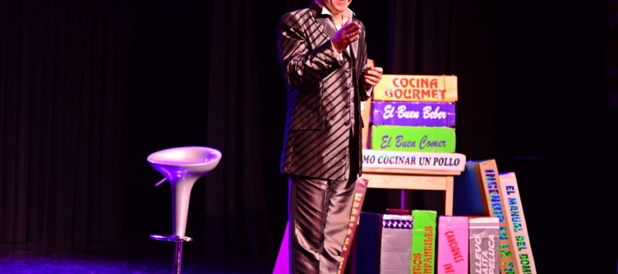 Sergio Gonal presentó su unipersonal “Vengo con el Cuento”, en el Teatro Martinelli