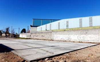 Se construye un playón en el barrio San Francisco en el marco del programa «Tu barrio juega»