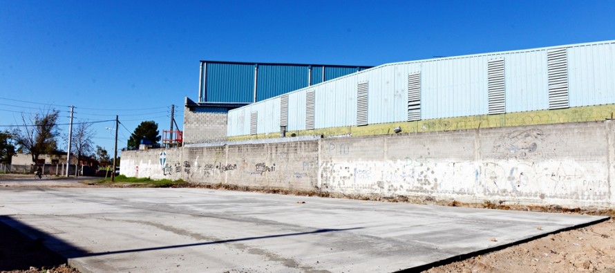 Se construye un playón en el barrio San Francisco en el marco del programa “Tu barrio juega”
