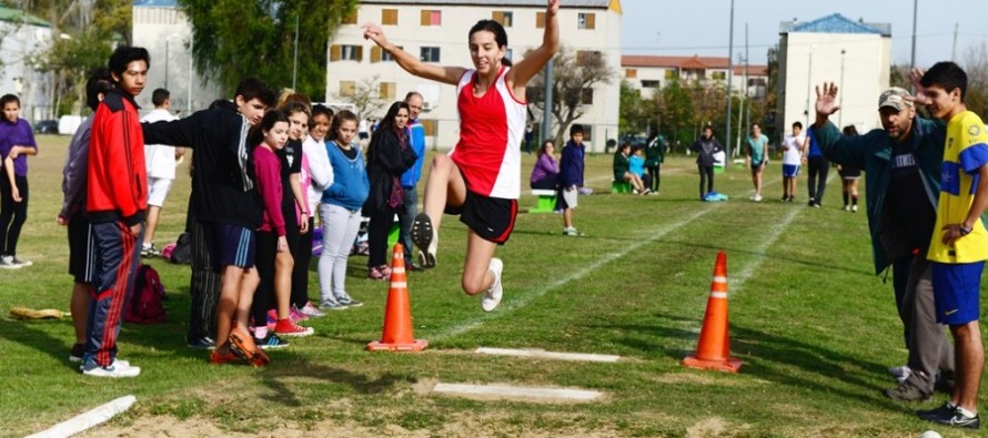 Se disputan los Torneos Municipales de Atletismo en el Poli 1