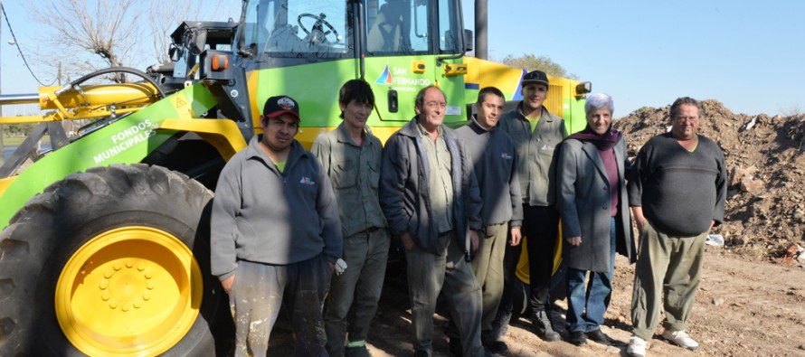 Se incorporó nueva pala cargadora a la flota de vehículos municipales