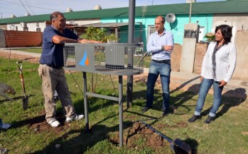 Se colocan cestos en barrios para reemplazar los contenedores de las esquinas