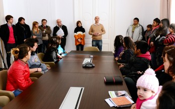 El Municipio entregó pases gratuitos de la Línea 710 a los pasantes de escuelas públicas