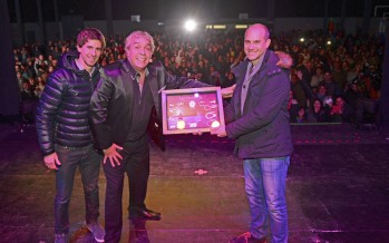 Coco Sily convocó a más de mil espectadores en el Polideportivo N°1